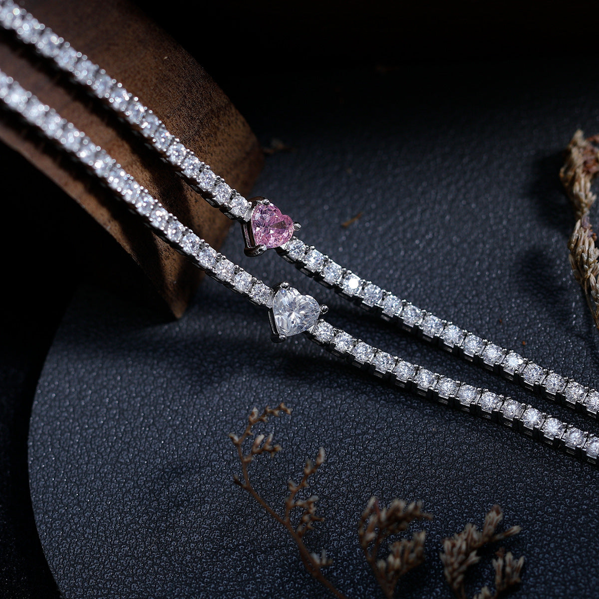 S925银爱心莫桑石心形手链轻奢粉白主石设计百搭亚马逊热卖