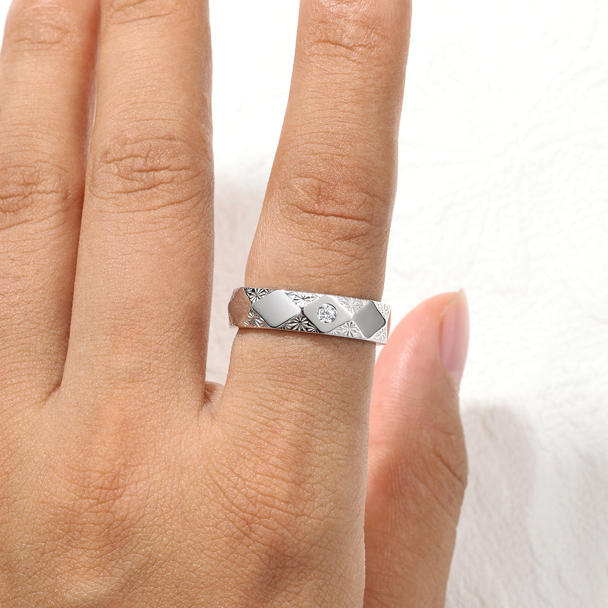 S925 Sterling Silver Men's Engraved Moissanite Ring | 2mm, Vintage Style