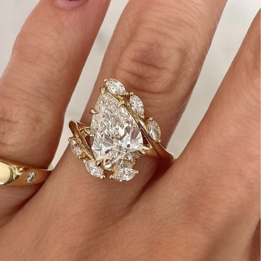 S925银莫桑石戒指水滴大主石花冠造型金色显闪女款爆款热卖款